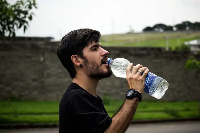 Why You Should Carry a Full Drinking Water Bottle Daily