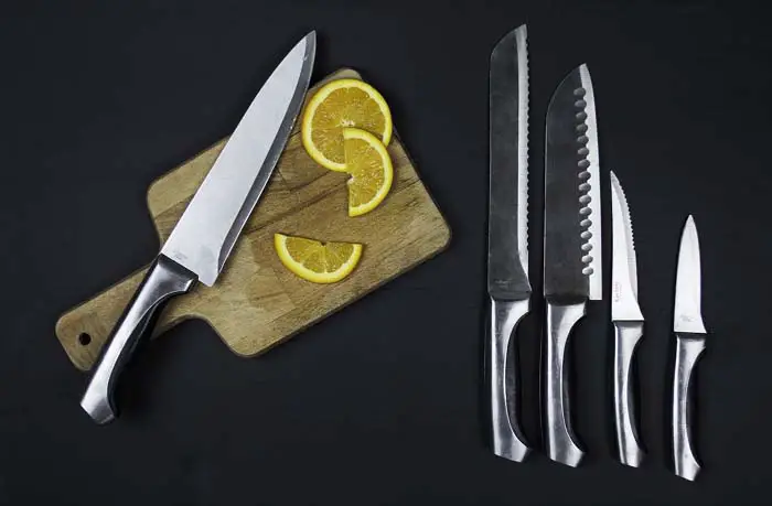 Manual vs. electric knives