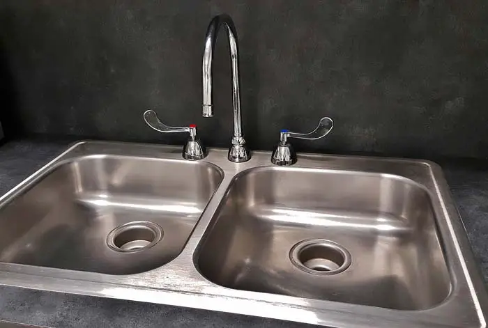 Types of Kitchen Sinks and Faucets for Different Tastes